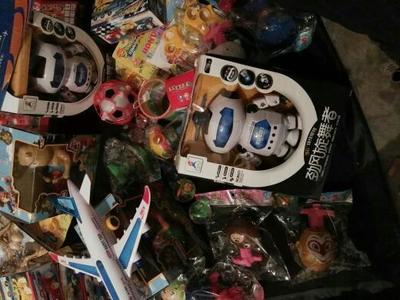 擺地攤賣玩具 一種值得尊重的創(chuàng)業(yè)方式